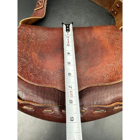 Vintage Tooled Leather Purse Floral Shoulder Hippie Chic Boho Bag Wide Strap - Picture 11 of 14